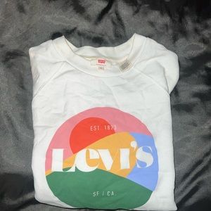 Levi’s cropped crewneck good condition no flaws